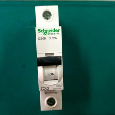 Cầu Dao điện A9F84132 Schneider MCB 32A 10kA 1P