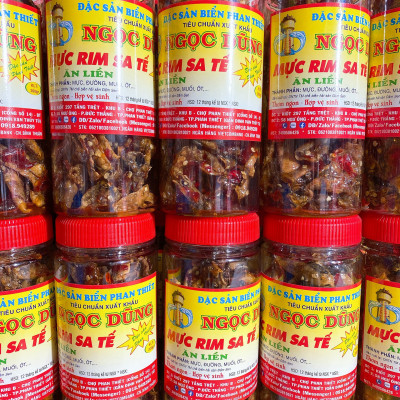Mực rim sa tế đã chế biến ăn liền gói 100 gram là món ăn ngon ơi là ngon của shop Đặc Sản Biển Phan Thiết NGỌC DŨNG. Hạn sử dụng 6 tháng kể từ ngày đặt hàng