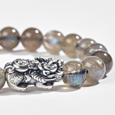 Vòng Đá Xà Cừ Xám Ánh Xanh Phối Charm Bạc Ngọc Quý Gemstones