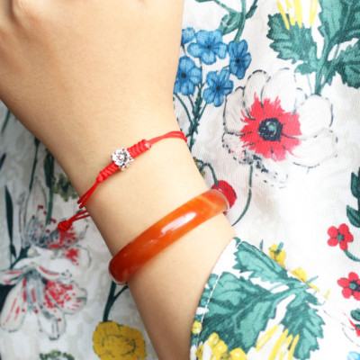 Vòng Kết Dây Đỏ Charm Hoa Bạc 4 Cạnh Ngọc Quý Gemstones GA1