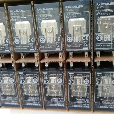 Rơ le trung gian RXM2AB2BD Schneider 8 chân, có led 24Vdc | Hàng Chính hãng |