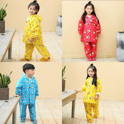 Áo mưa bộ cho trẻ từ 3  -  5 tuổi   , họa tiết hoạt hình dễ thương , vải dù cao cấp  ,siêu bền , chống thấm nước ,  có túi đựng xinh xắn ,giao màu ngẫu nhiên