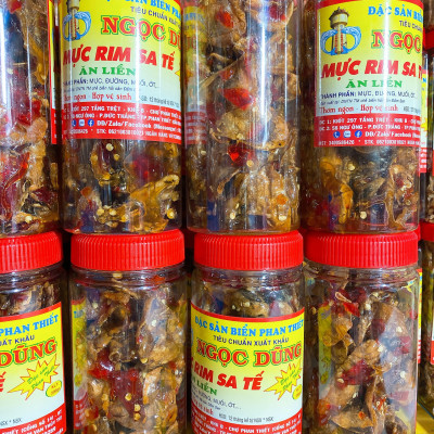 Mực rim sa tế đã chế biến ăn liền gói 100 gram là món ăn ngon ơi là ngon của shop Đặc Sản Biển Phan Thiết NGỌC DŨNG. Hạn sử dụng 6 tháng kể từ ngày đặt hàng