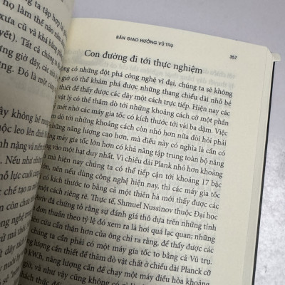 (Tái bản 2024) GIAI ĐIỆU DÂY VÀ BẢN GIAO HƯỞNG VŨ TRỤ – Brian Greene – Phạm Văn Thiều dịch – Nxb Trẻ