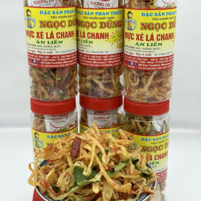 Mực xé lá chanh gói 1 kg đã chế biến ăn liền ngon ơi là ngon của shop Đặc Sản Biển Phan Thiết NGỌC DŨNG. Hạn sử dụng 12 tháng kể từ ngày đặt hàng