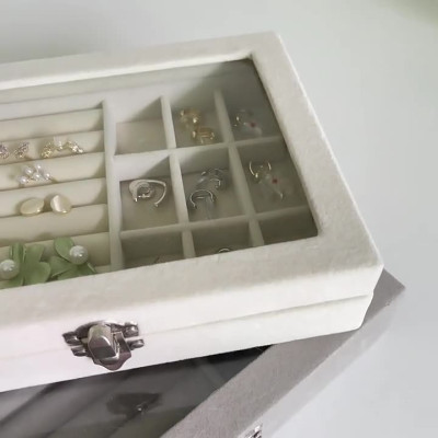 Hộp đựng trang sức loại to bằng vải nhung sang trọng , có khóa hiện đại , bảo vệ trang sức , chống bụi , chống oxy hóa tiện dụng