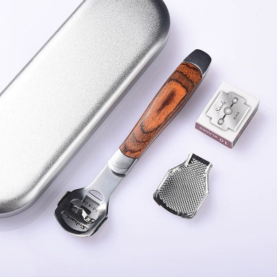 Dụng cụ chà gót chân ,chất liệu inox ,làm sạch da chết giúp gót chân mềm mại ,mịn màng   , kèm lưỡi dao cạo có hộp đựng bằng thiếc xinh xắn 