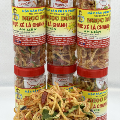 Mực xé lá chanh gói 1 kg đã chế biến ăn liền ngon ơi là ngon của shop Đặc Sản Biển Phan Thiết NGỌC DŨNG. Hạn sử dụng 12 tháng kể từ ngày đặt hàng