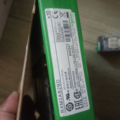 Rơ le trung gian RXM2AB2BD Schneider 8 chân, có led 24Vdc | Hàng Chính hãng |