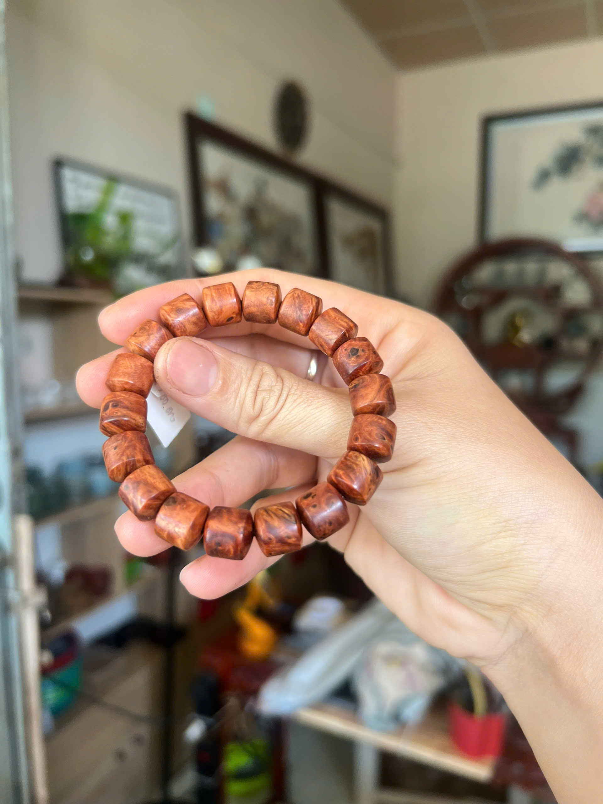 Vòng gỗ nu huyết Long kiểu dáng trúc nhộng size 10li - đậm dầu - thơm tự nhiên vĩnh viễn