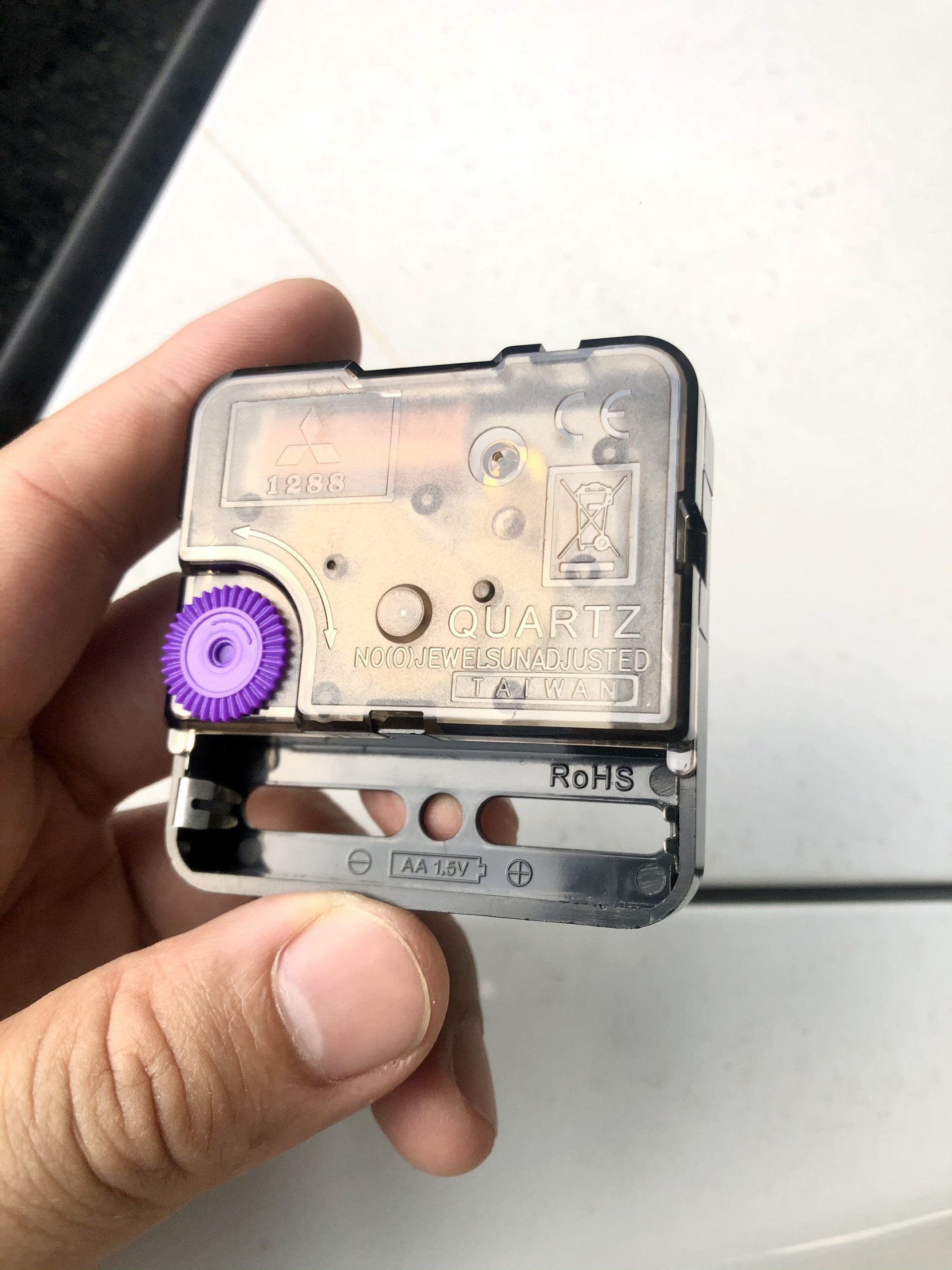 Máy đồng hồ treo tường kim trôi loại Tốt