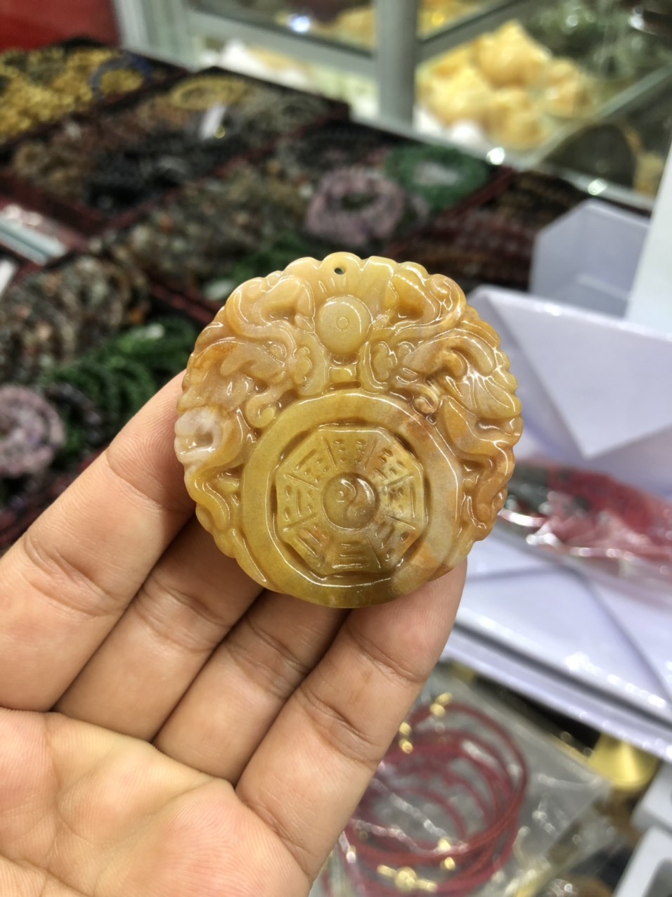 Mặt dây chuyền bát quái phong thủy đá ngọc băng tảo