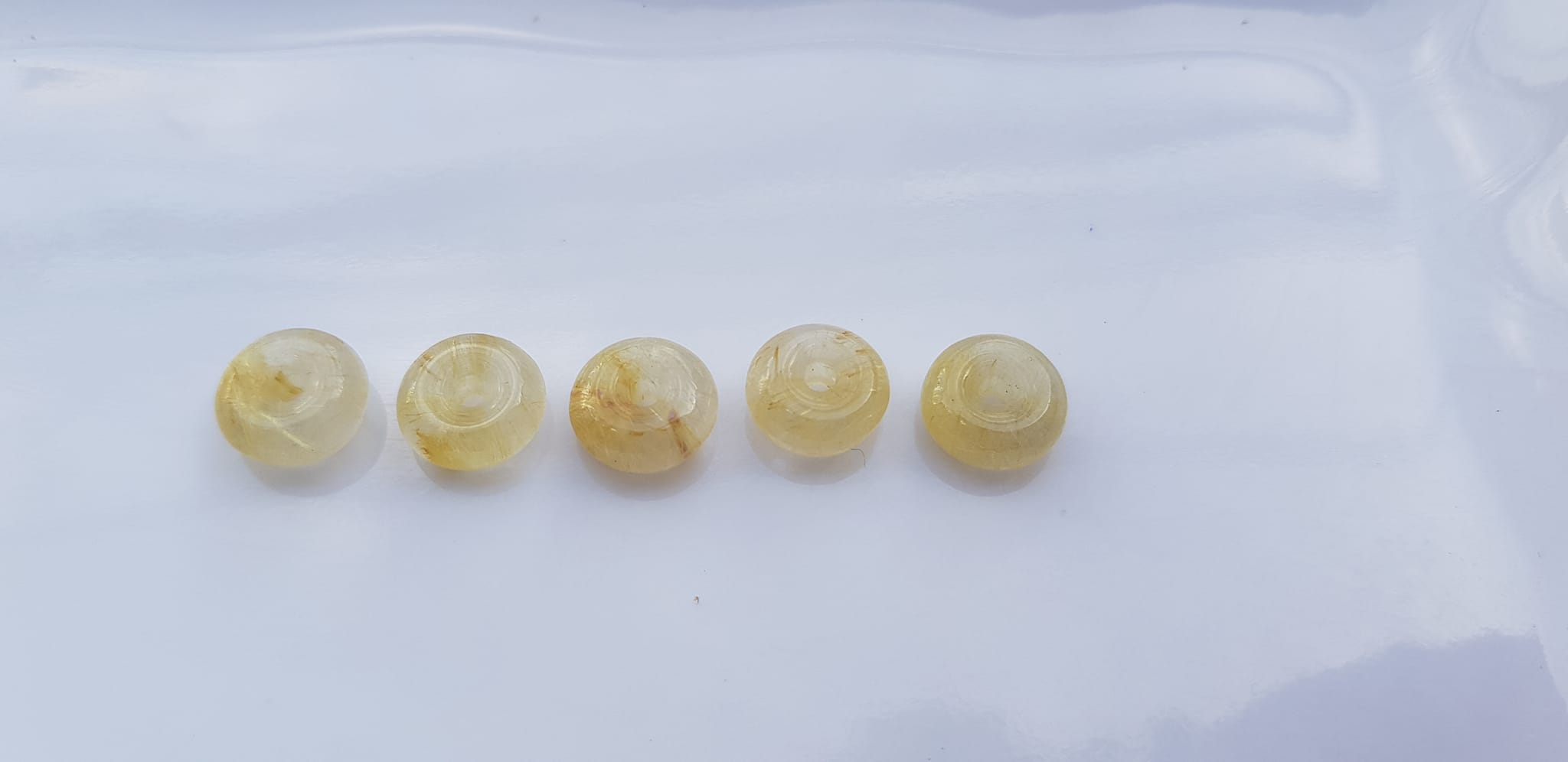 Bộ Trang Sức Phong Thủy 5 Đồng tiền đá thạch anh tóc vàng may mắn tài lộc Size đk 10mm x cao 4,5mm x lỗ 2mm mệnh Kim mệnh Thổ và mệnh Thủy Nữ phối lên bộ lắc tay hay mặt dây chuyền vàng đeo xinh đẹp may mắn ạ