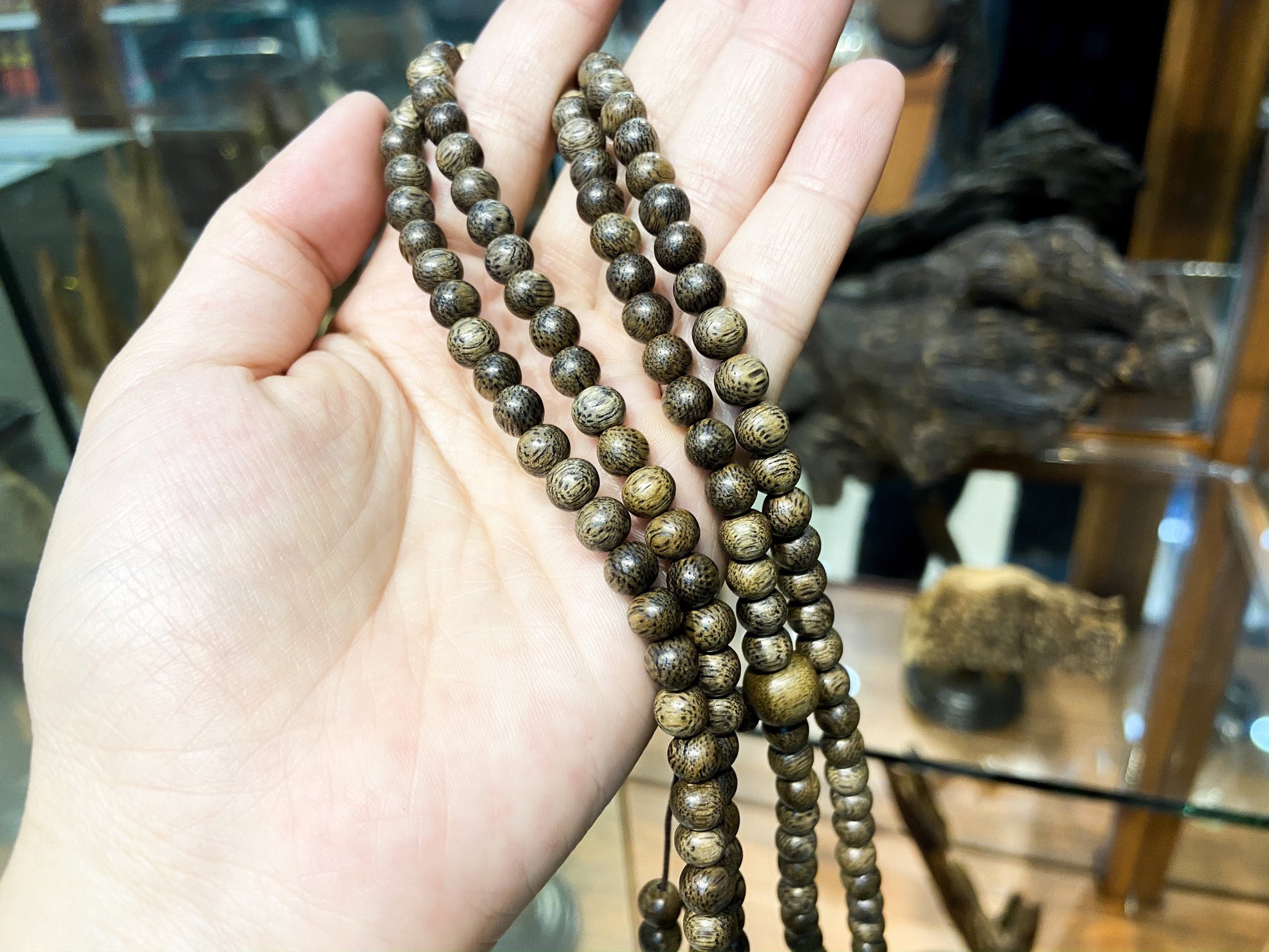 Vòng tay 108 hạt trầm hương thiên nhiên - Phi Long