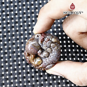 Mặt dây chuyền tỳ hưu ôm châu đá chalcedony mệnh hỏa, mộc - Ngọc Quý Gemstones