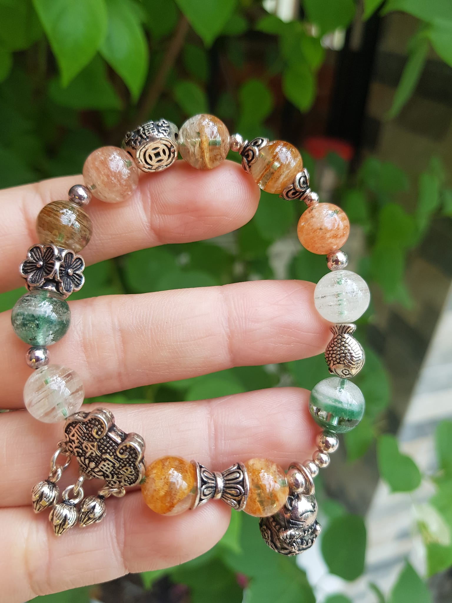 VÒNG TAY PHONG THỦY MAY MẮN ĐÁ THẠCH ANH ƯU LINH TỰ NHIÊN SIZE 10MM BÓNG ĐẸP CHARM PHỤ KIỆN BẠC 925 HÌNH THỎI VÀNG CÁ CHÉP HOA MAY MẮN ĐẸP SANG TAY Ạ