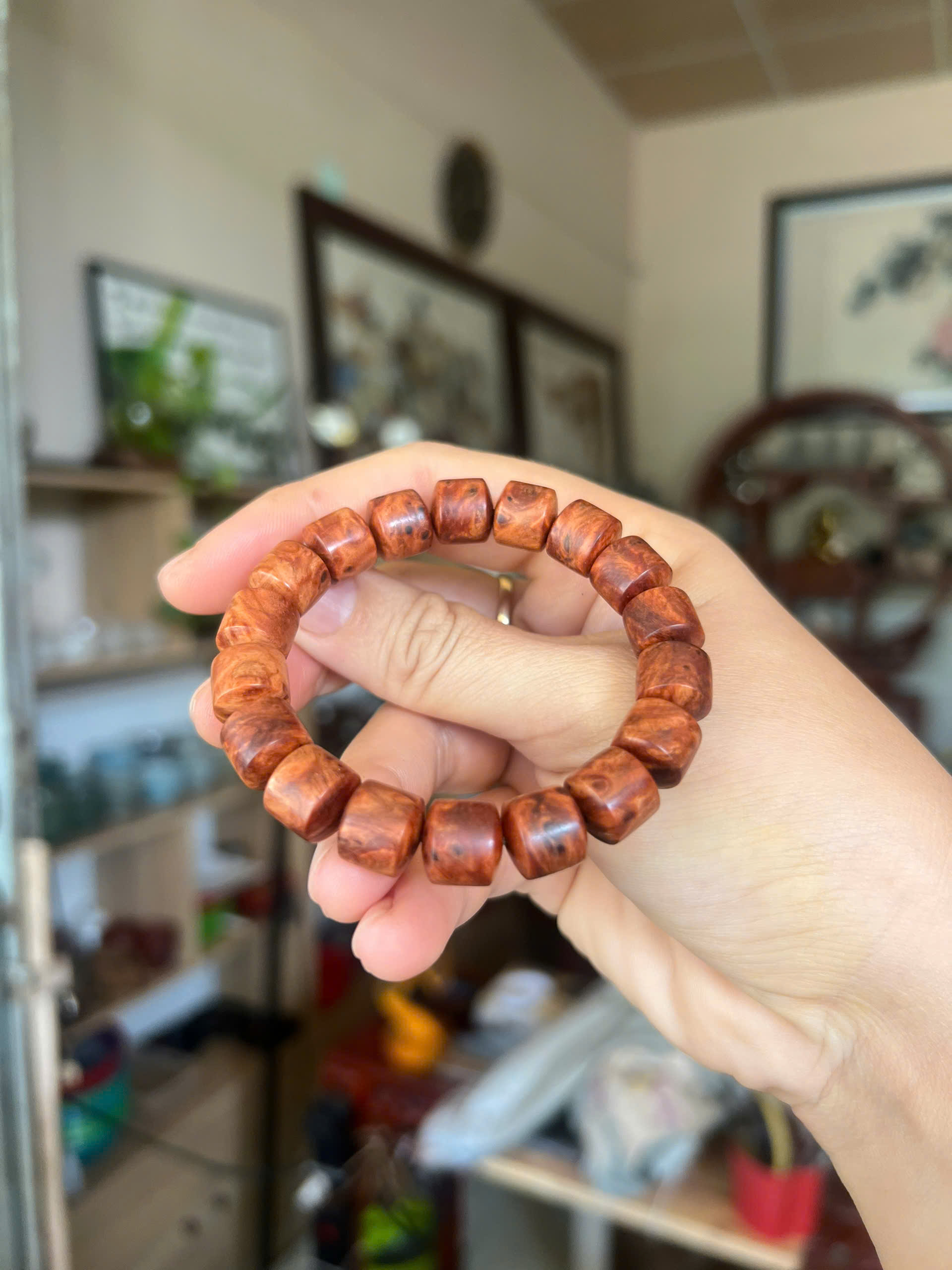 Vòng gỗ nu huyết Long kiểu dáng trúc nhộng size 10li - đậm dầu - thơm tự nhiên vĩnh viễn