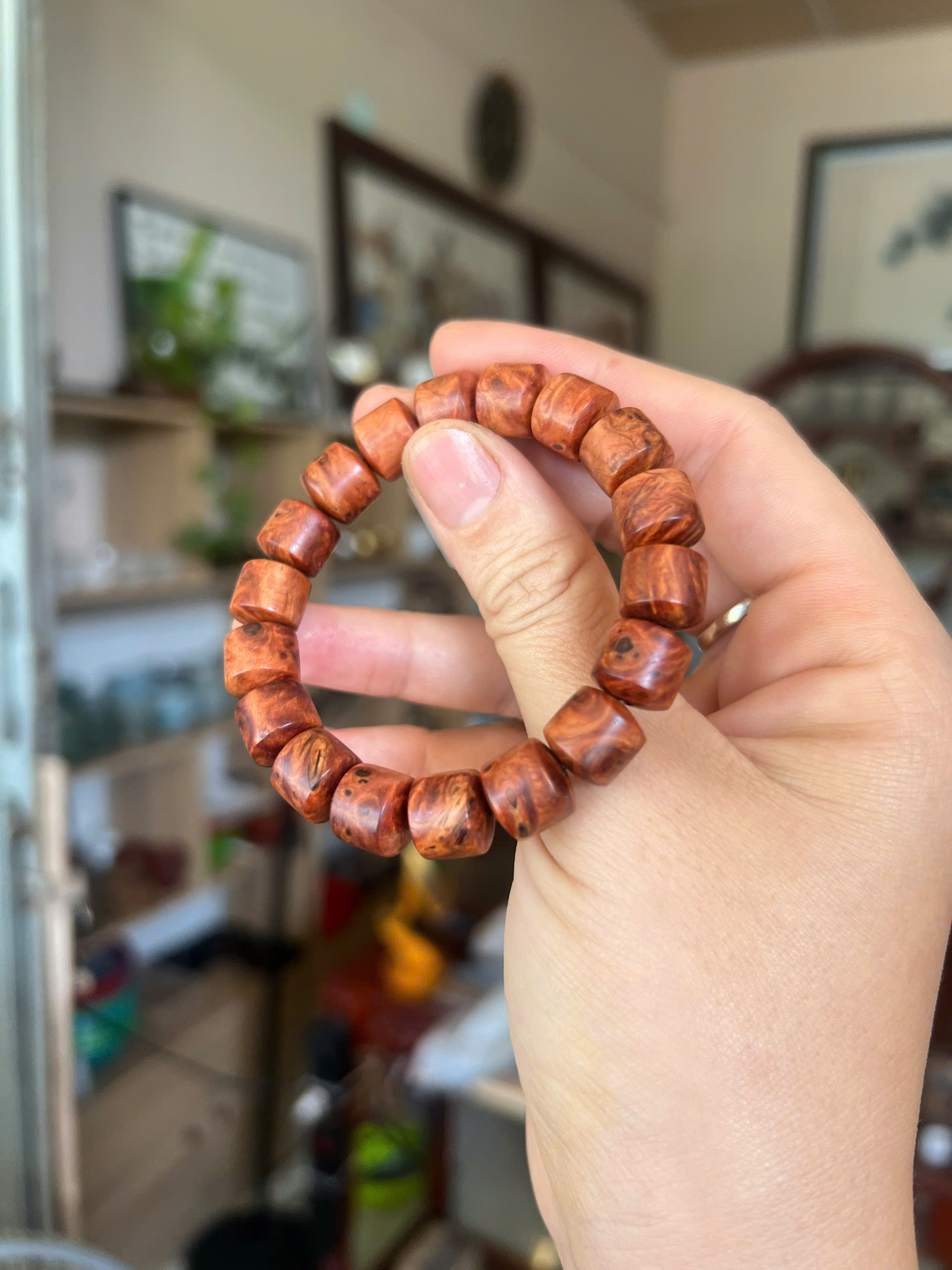 Vòng gỗ nu huyết Long kiểu dáng trúc nhộng size 10li - đậm dầu - thơm tự nhiên vĩnh viễn