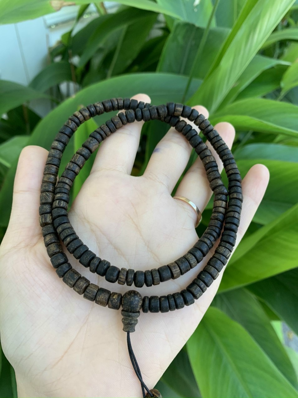 Vòng đeo tay, lắc tay kiểu bánh xe quấn 3 vòng phong thủy từ gỗ trầm hương sánh chìm indonesia
