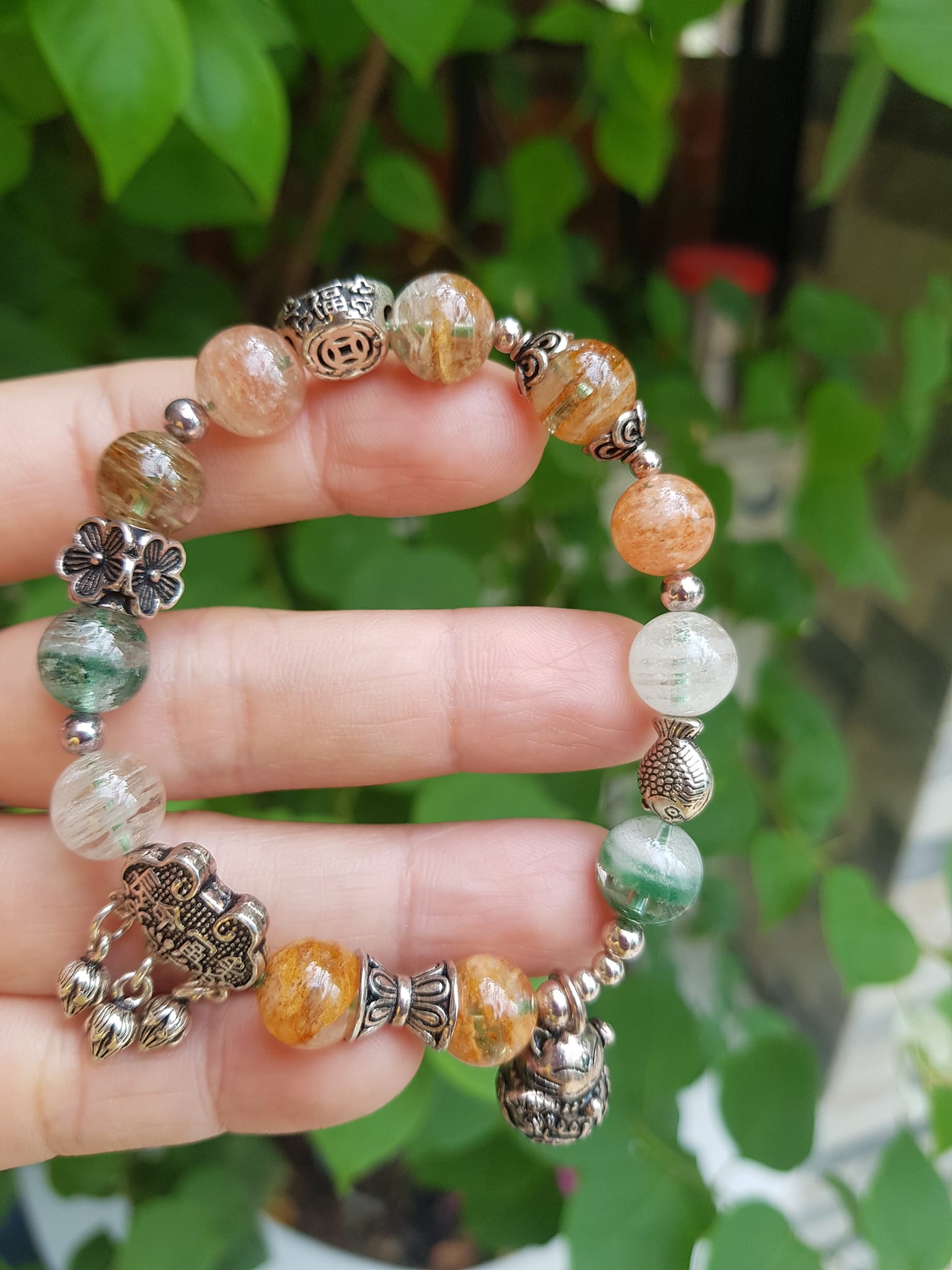 VÒNG TAY PHONG THỦY MAY MẮN ĐÁ THẠCH ANH ƯU LINH TỰ NHIÊN SIZE 10MM BÓNG ĐẸP CHARM PHỤ KIỆN BẠC 925 HÌNH THỎI VÀNG CÁ CHÉP HOA MAY MẮN ĐẸP SANG TAY Ạ