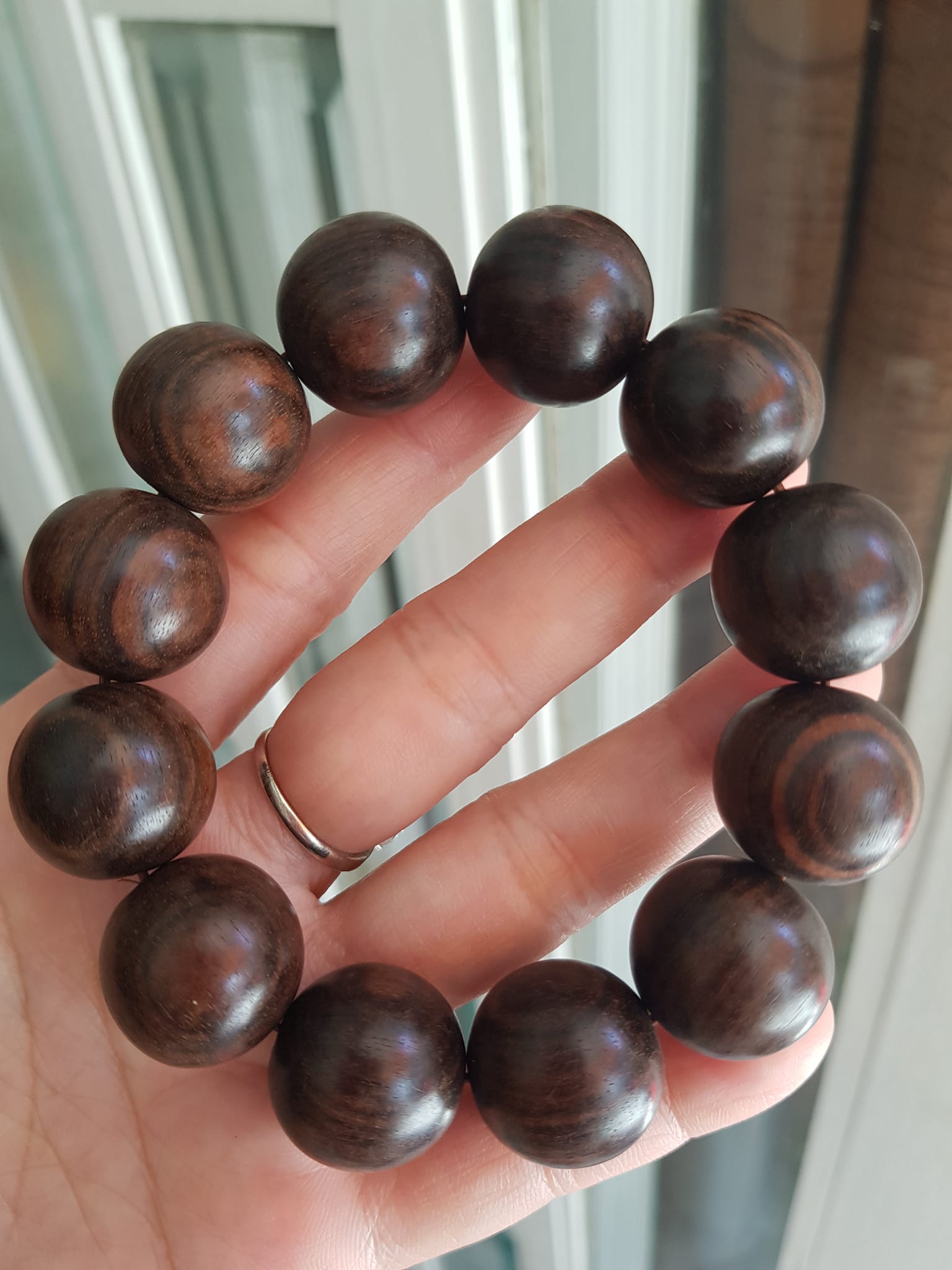 Vòng đeo tay Nam Chất liệu Gỗ Trắc tự nhiên vân đẹp Size vòng 19mm nam đeo đẹp ạ