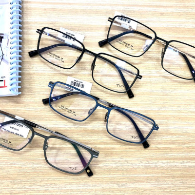 Gọng Kính Cận mắt vuông titanium