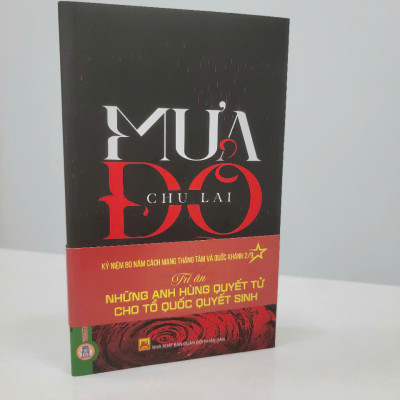 Mưa Đỏ - Nhà văn Chu Lai (Kỷ niệm 80 năm Cách Mạng Tháng Tám và Quốc Khánh 2/9: Tri Ân Những Anh Hùng Quyết Tử Cho Tổ Quốc Quyết Sinh) - Vietnambook