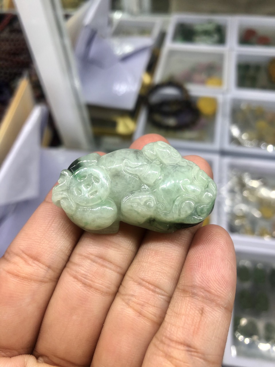 Mặt dây chuyền Tỳ Hưu phong thủy đá ngọc phỉ thúy