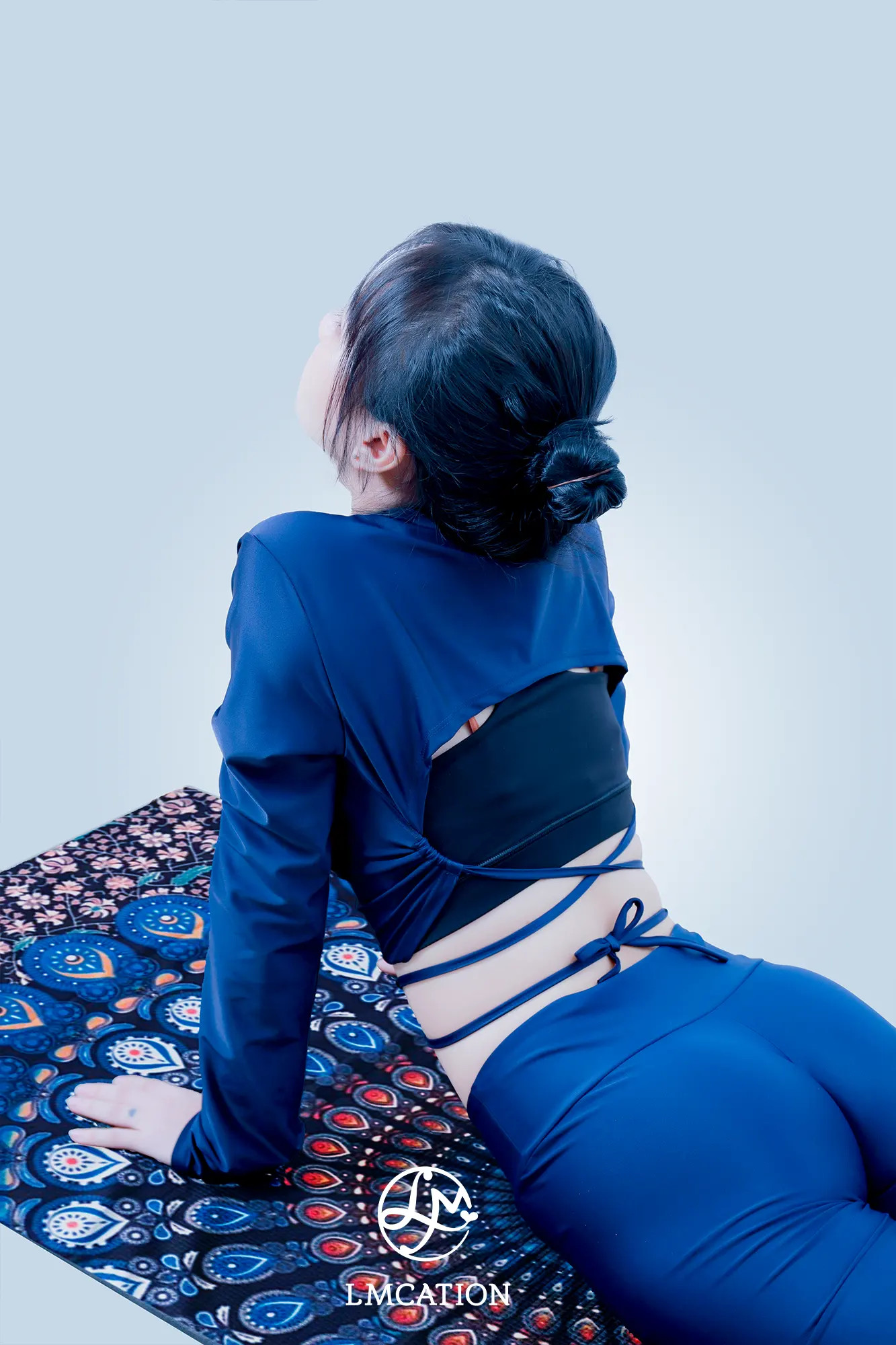 Bộ Đồ Thể Thao Nữ LMcation - Áo Đa Năng Joyce Crop Top & Quần Lửng Rita - Màu Xanh Đen