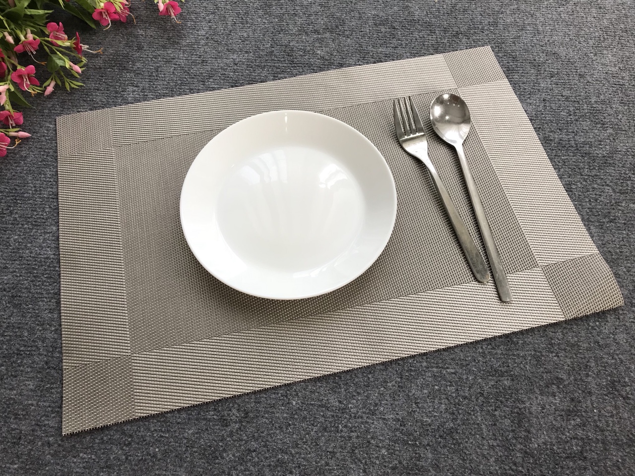 Combo 6 Miếng lót bàn chống trượt, cách nhiệt để bát đĩa Nhà của Mẹ kích thước 45x30cm - màu giao ngẫu nhiên