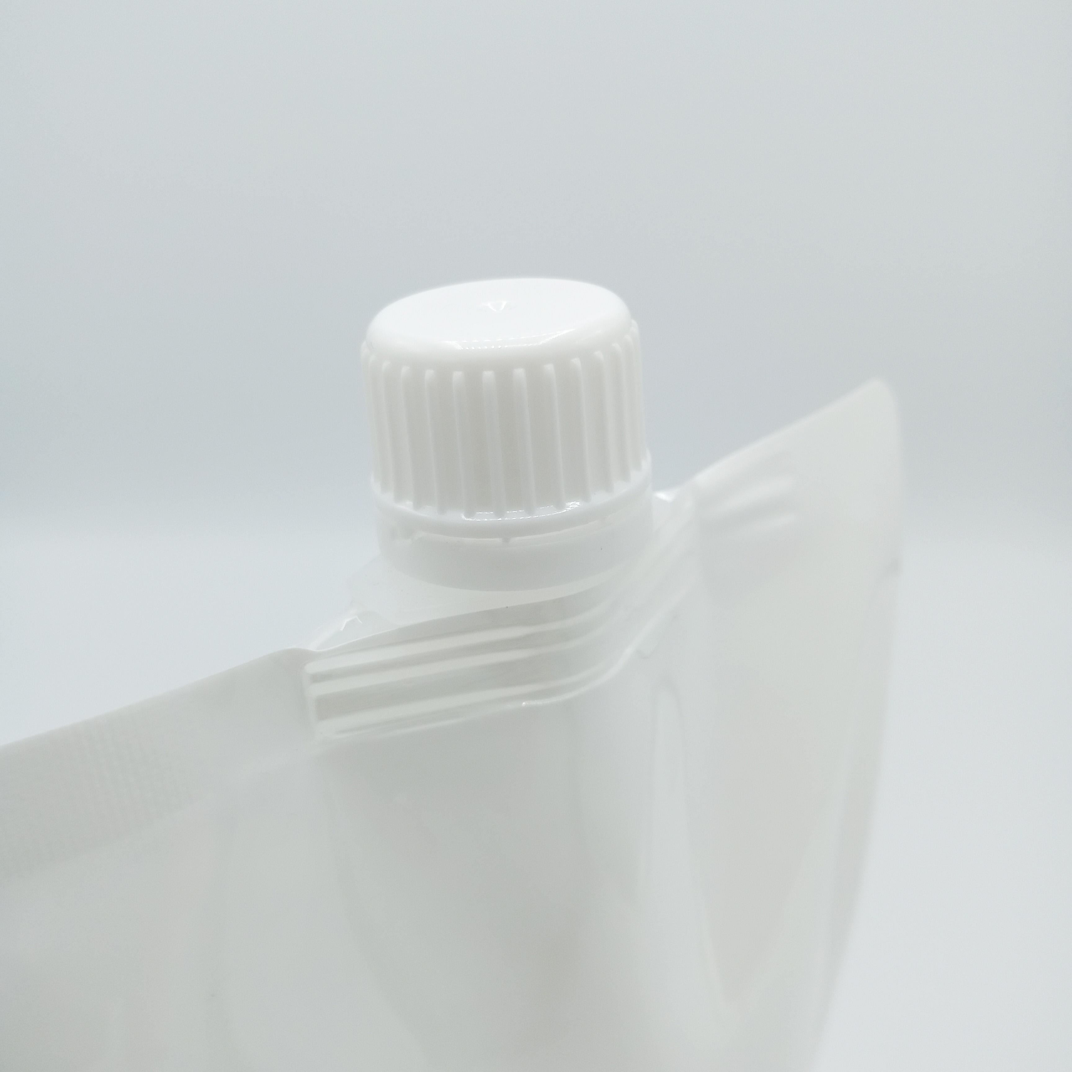 Túi đáy đứng có vòi đựng chất lỏng 500ml màu trắng sữa (50 túi)