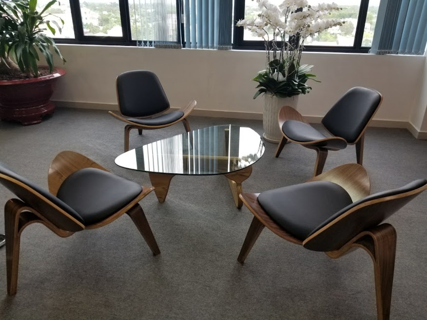 Ghế thư giãn ngồi đọc sách tại nhà SHELL Nội thất Capta.vn Ghế gỗ Polywood nệm PVC cao cấp màu đen Shell elaxing Chair
