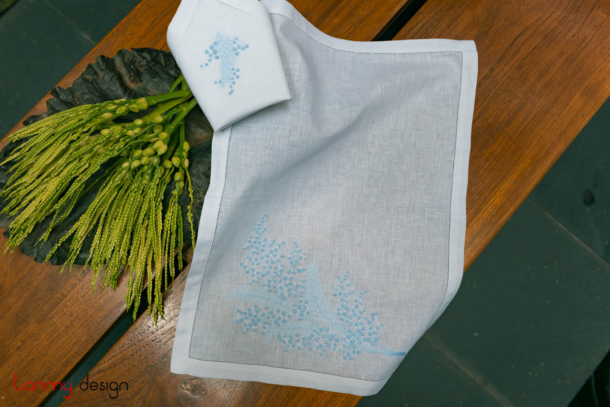 Bộ lót đĩa và khăn ăn linen thêu hoa mimosa