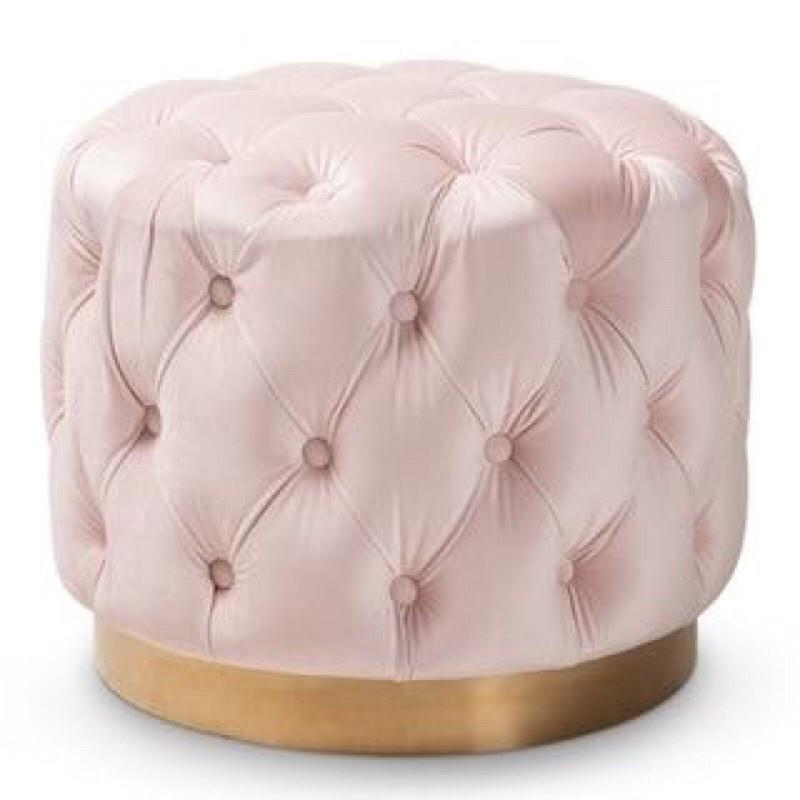 Đôn núm - Nội thất trang trí hiện đại ( đặc biệt phù hợp đối với các phòng thay đồ và các cửa hàng thời trang nữ)
