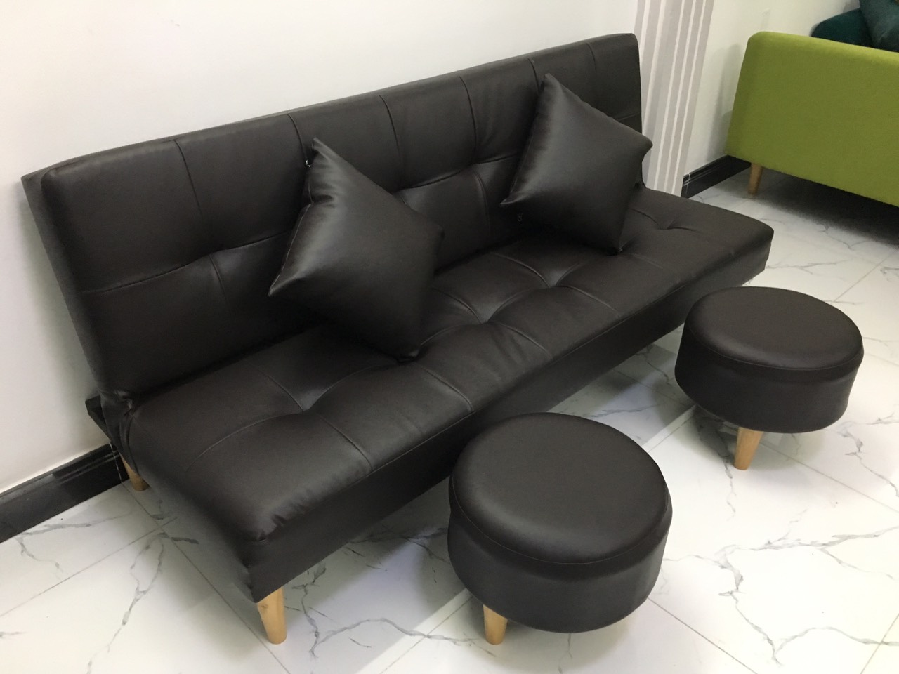 Sofa bed, sofa giường màu đen và 2 đôn tròn SB14
