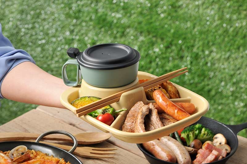 Cốc uống nước kèm nắp liền màu xanh nội địa Nhật Bản
