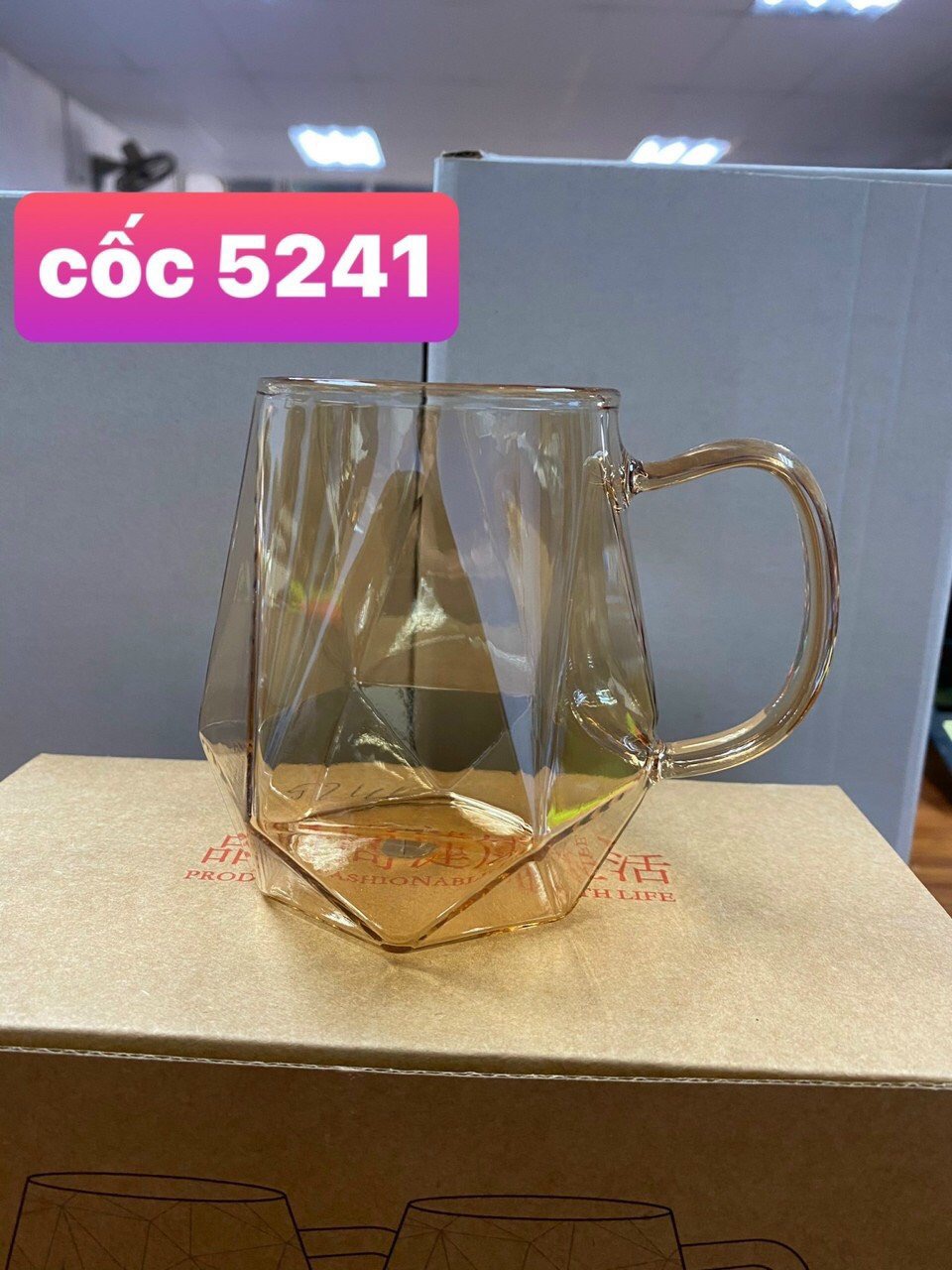 Combo 2 cốc uống nước màu hoạ tiết ngẫu nhiên có tay cầm_AVN34