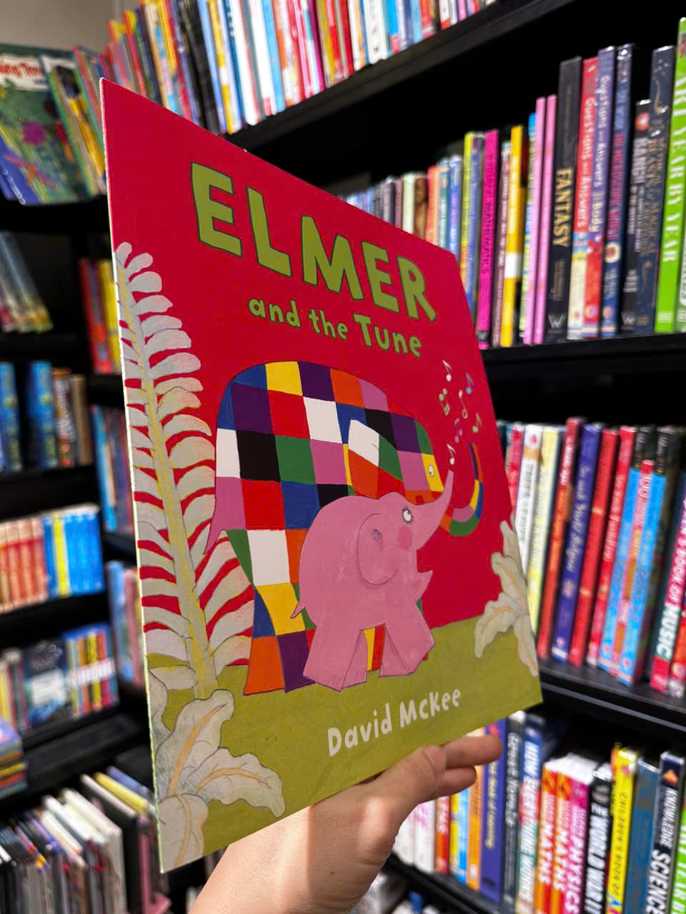 Sách - Elmer and the Tune by David McKee - Sách ngoại văn, sách thiếu nhi tiếng Anh, bìa mềm, nhập khẩu UK