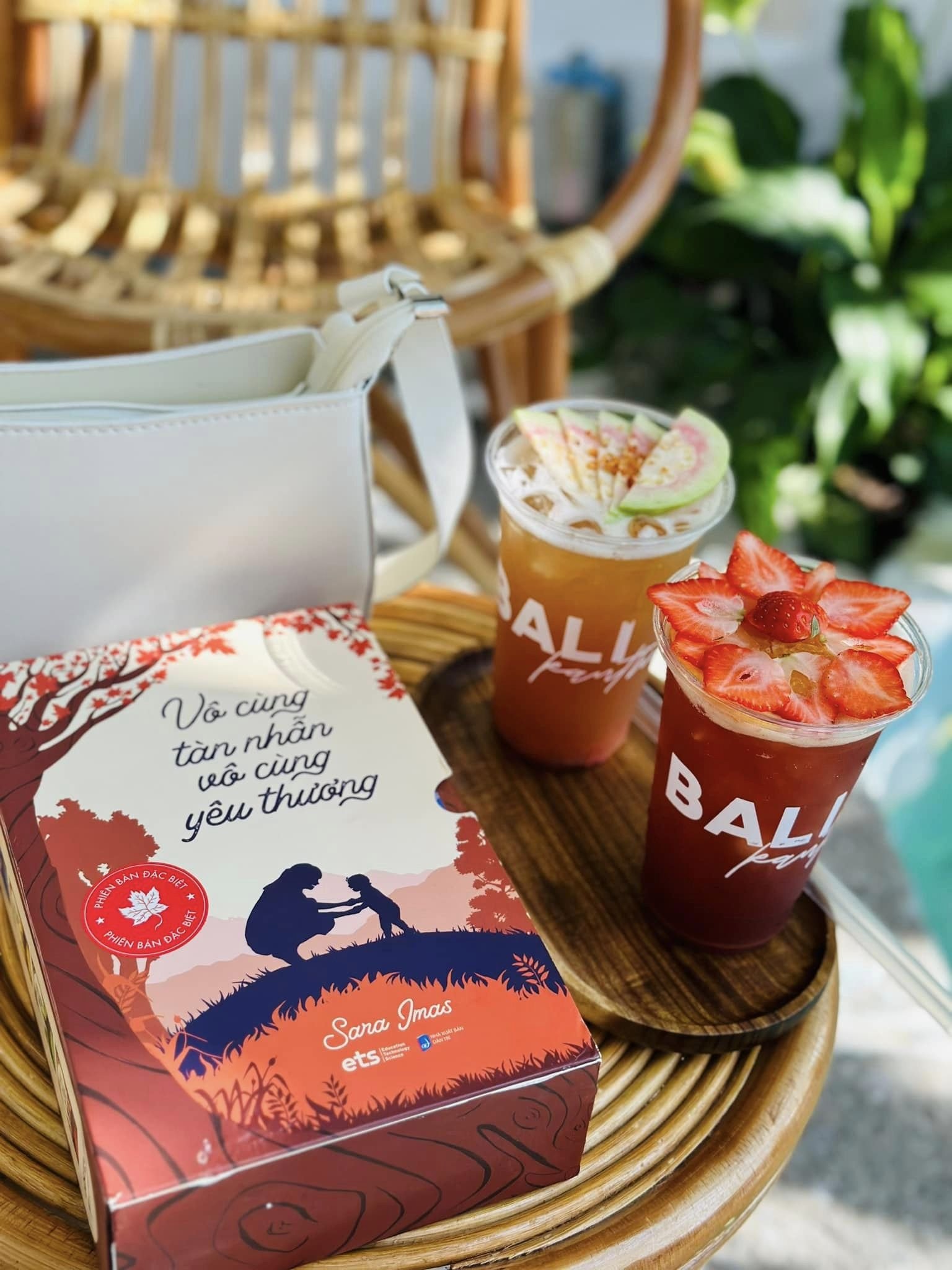 Bộ Sách - Vô Cùng Tàn Nhẫn , Vô Cùng Yêu Thương ( Bản đặc biệt )