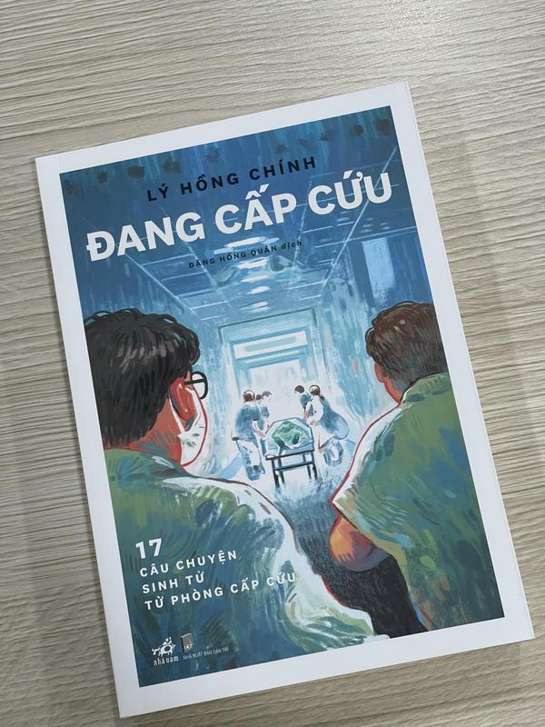 Sách - Đang cấp cứu: 17 câu chuyện sinh tử từ phòng cấp cứu (Nhã Nam HCM)