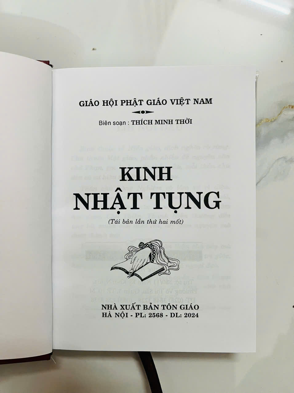 Kinh Nhật Tụng khổ 11.5x15.5 bìa cứng , tặng kèm bao sách