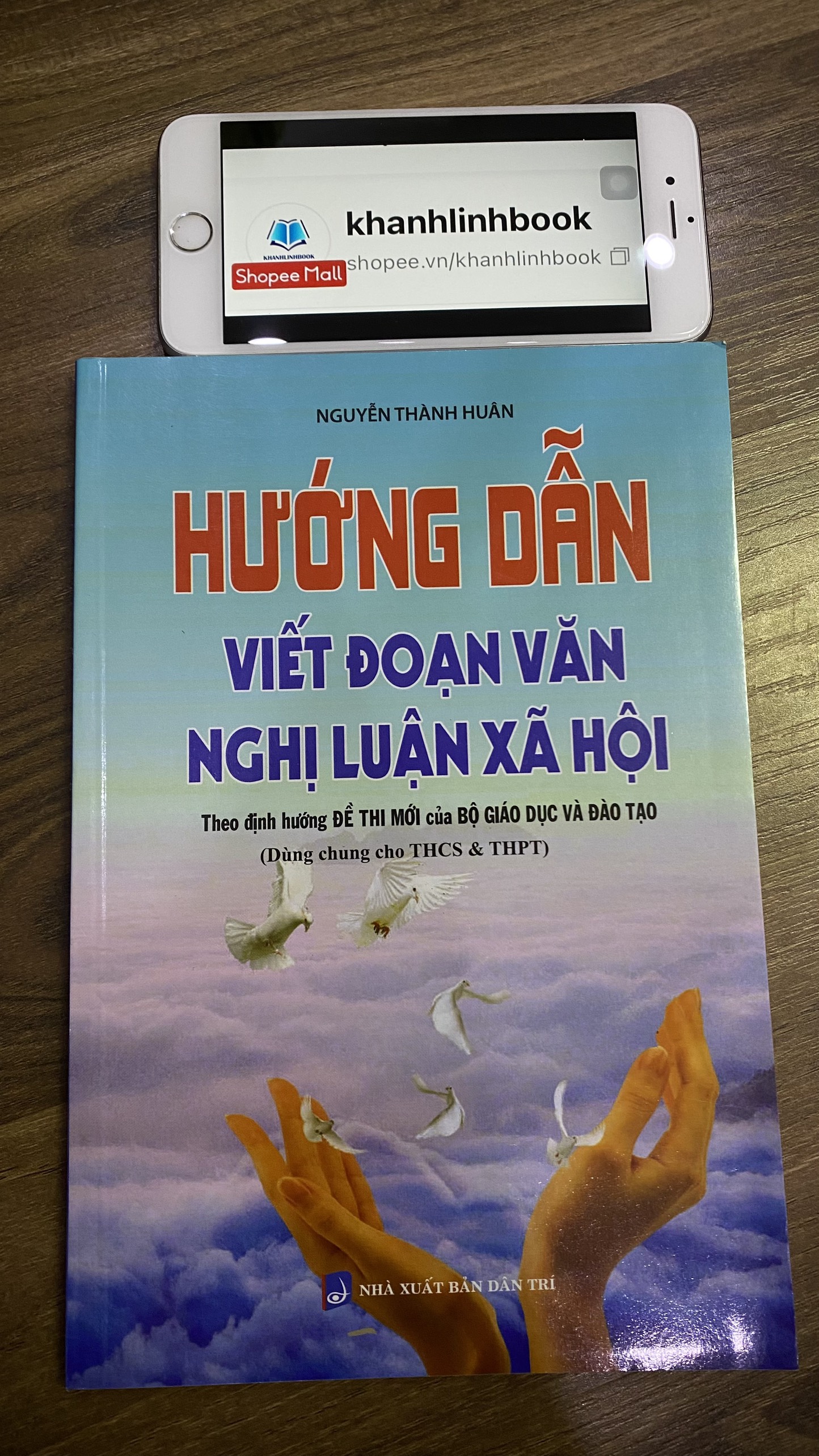 Sách - Hướng dẫn viết đoạn văn nghị luận xã hội