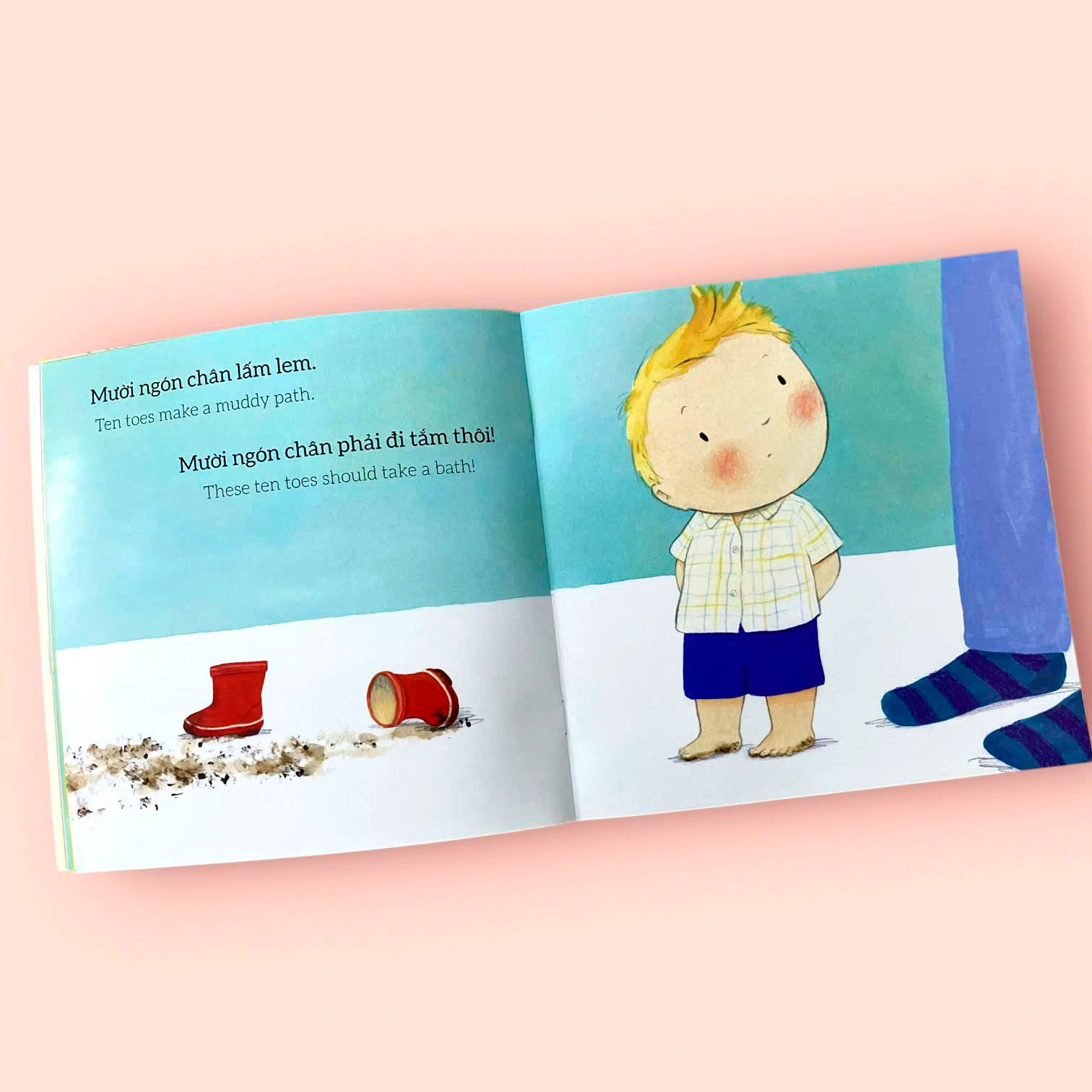 Sách cho bé - Mười ngón chân xinh - Đôi bàn chân nhỏ - Sách tranh, song ngữ - Dành cho trẻ 0-3 tuổi