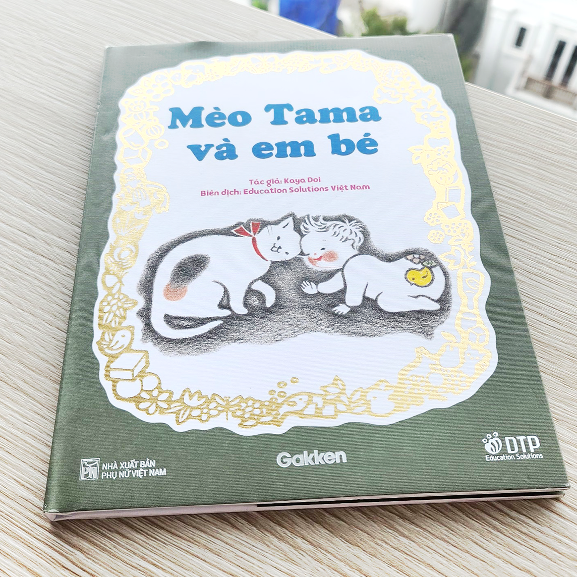 Mèo Tama và em bé