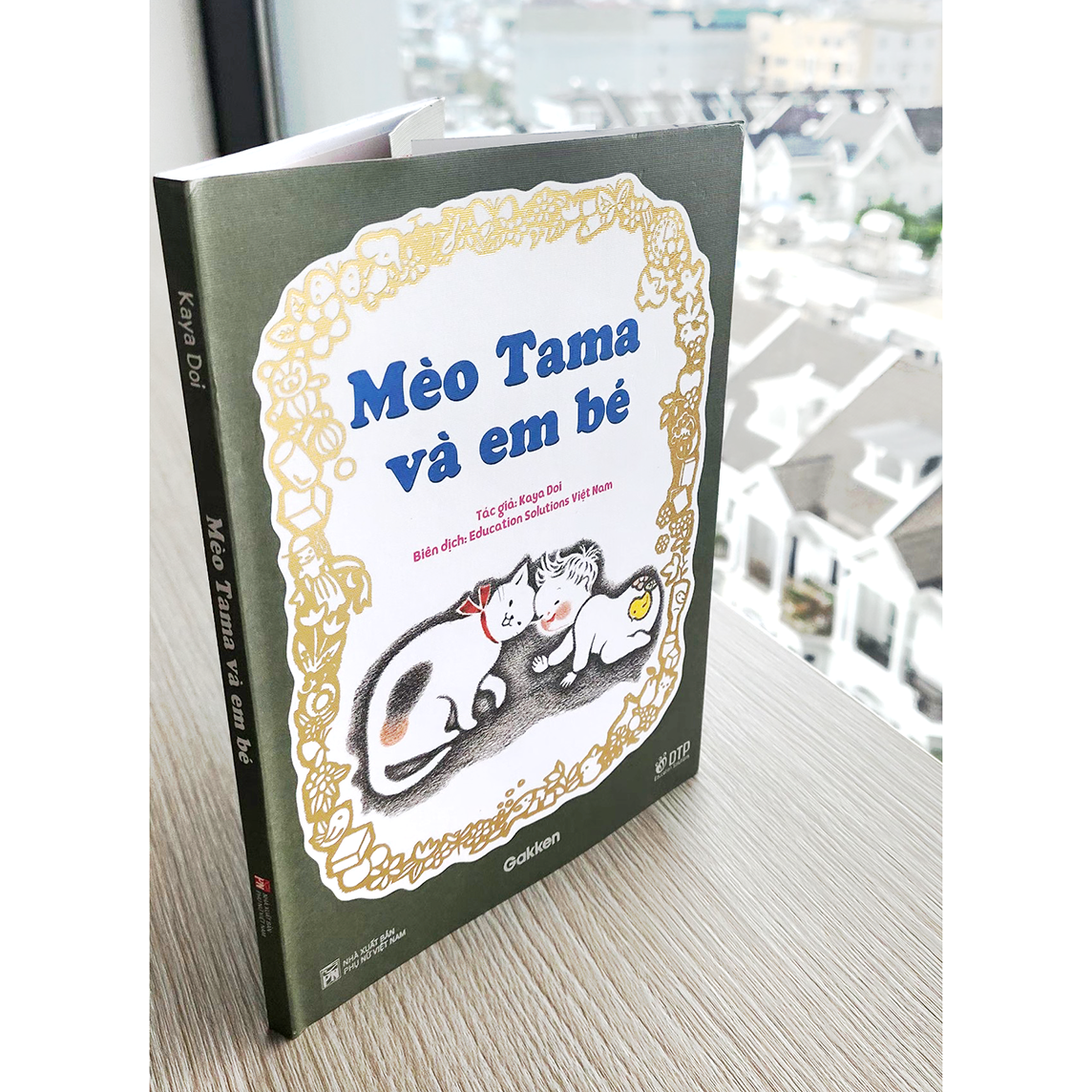 Mèo Tama và em bé