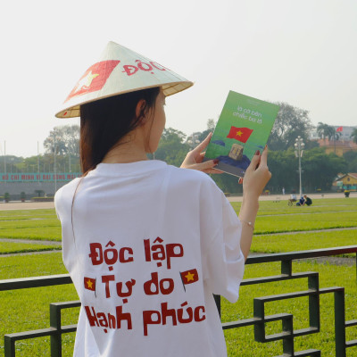 Sách - Lá Cờ Bên Chiếc Ba Lô