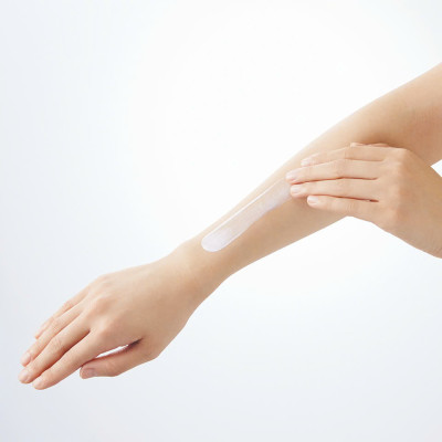Sữa Chống Nắng Yuskin Sisora UV Milk Chiết Xuất Lá Tía Tô (Tuýp 40g)