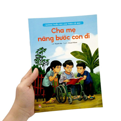 Gương Thiếu Nhi Làm Theo Lời Bác: Cha Mẹ Nâng Bước Con Đi (Tái Bản 2022)