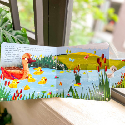 Sách Chuyển Động - First Stories - Vịt Con Xấu Xí - The Ugly Duckling - Bìa Cứng