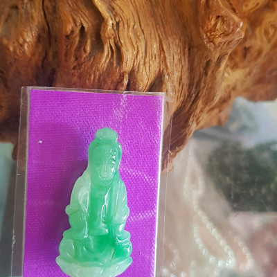 Mặt dây chuyền Nữ Phật Quan Âm Ngồi đẹp đá ngọc cẩm thạch tự nhiên đẹp size nhỏ Nữ size nhỏ Cao 39mm x N18mm x S4mm Màu xanh lý trắng mượt mà bóng đẹp các Chị về bọc vàng đeo đẹp ạ